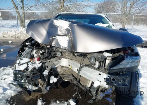 2020 Toyota Camry Se z USA, uszkodzony, nr VIN 4T1G11AK4LU915489